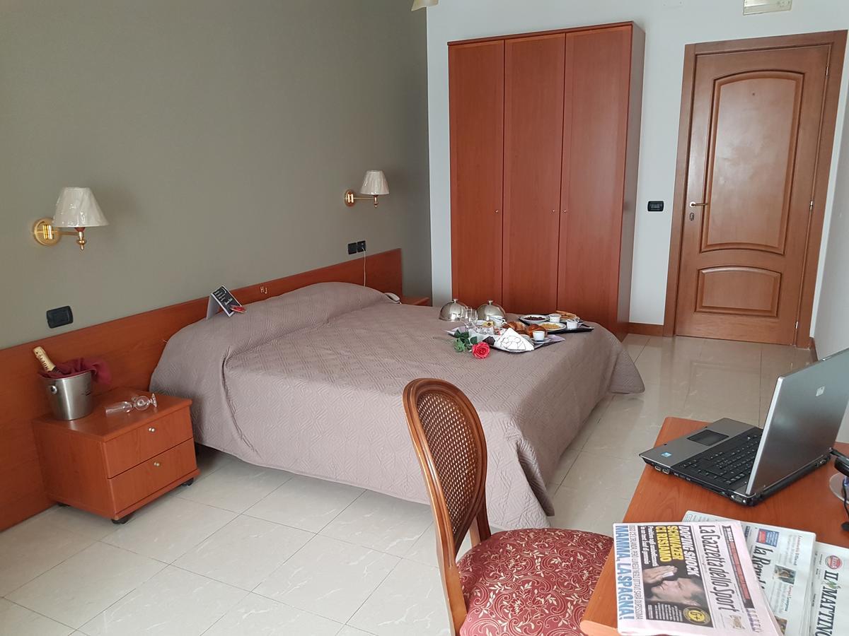 Hotel Joy Castel Volturno Bagian luar foto