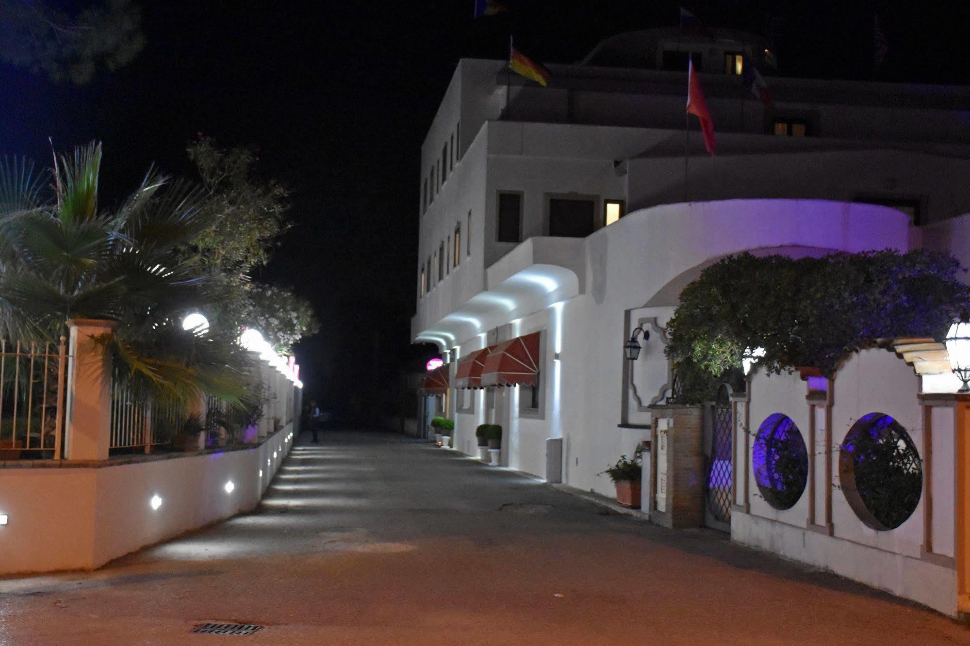 Hotel Joy Castel Volturno Bagian luar foto