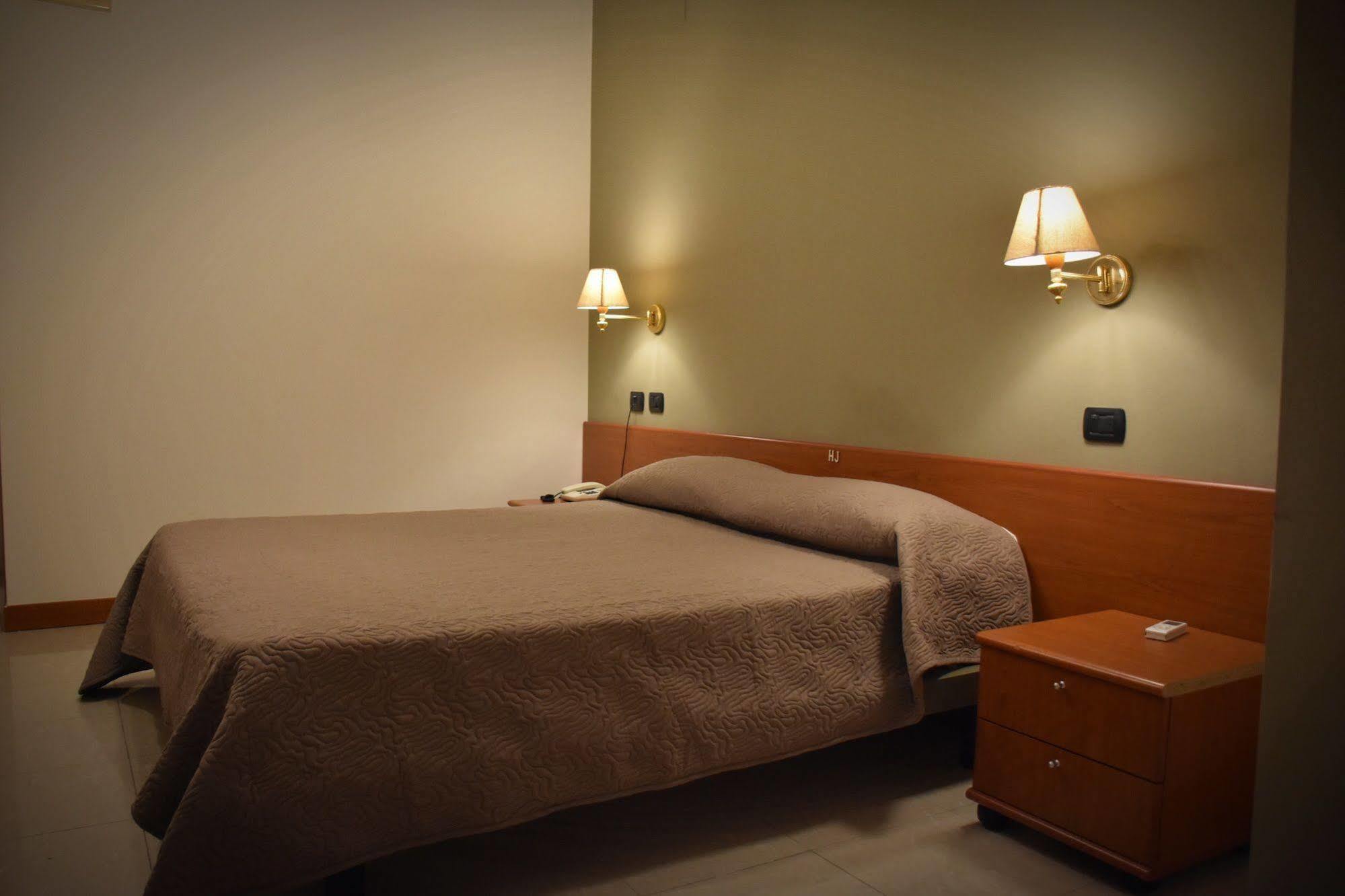 Hotel Joy Castel Volturno Bagian luar foto