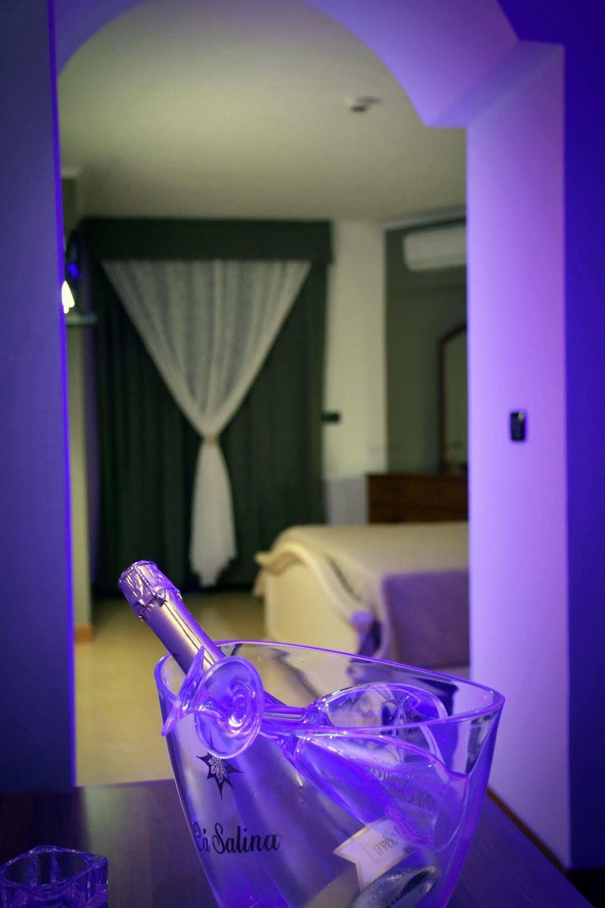Hotel Joy Castel Volturno Bagian luar foto